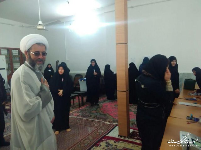 بازدید سرزده امام جمعه و فرماندار کلاله از ستاد انتخابات و شعب اخذ رای