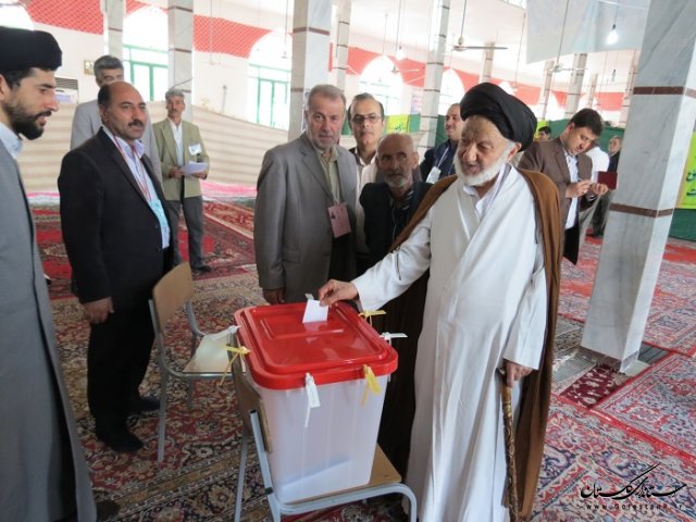 فرماندار گالیکش رای خود را به صندوق انداخت