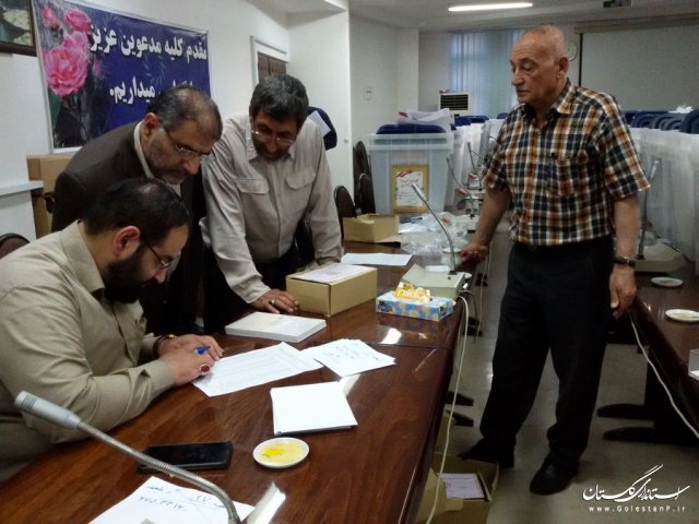 رئیس ستاد انتخابات شهرستان بندرگز ازروندآماده سازی صندوق های اخذ رای بازدیدکرد