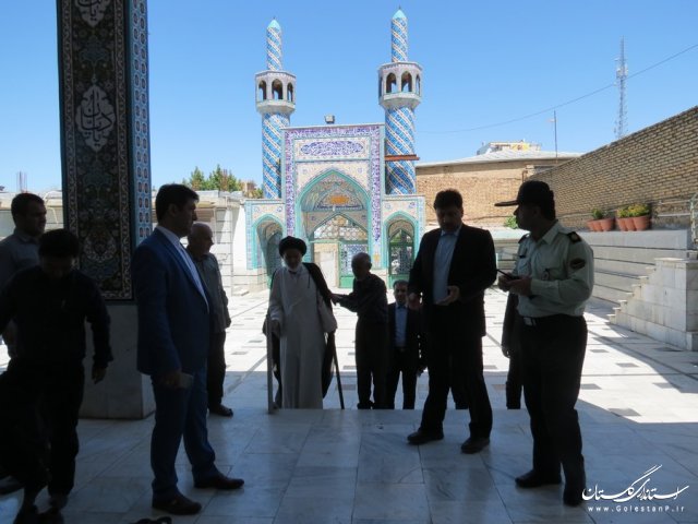 فرماندار و امام جمعه گالیکش با حضور در مسجد جامع این شهر رای خود را به صندوق ها ریختند