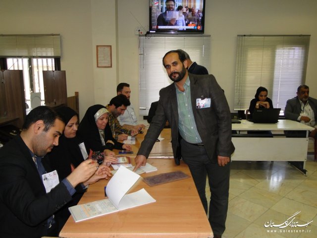 حضور پرشور اقشار مختلف مردم بندرگز در شعب اخذ رای
