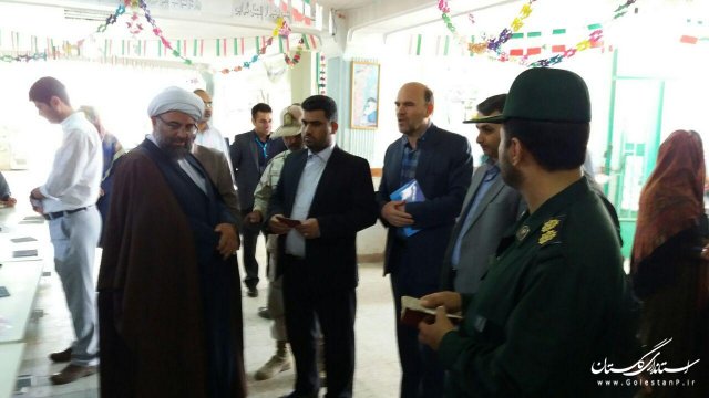 فرماندار  و امام جمعه شهرستان ترکمن رای خود را به صندوق انداختند